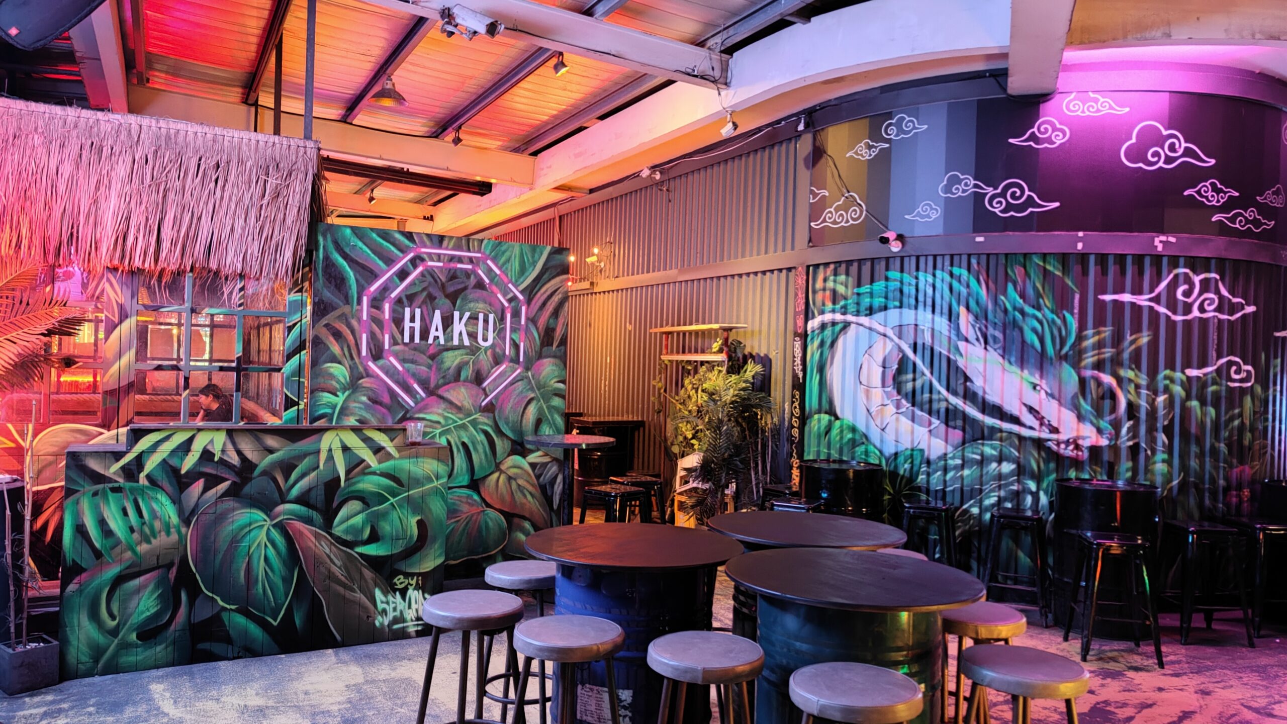 白魈酒吧街頭藝術壁畫 - 台灣商業空間潮流設計